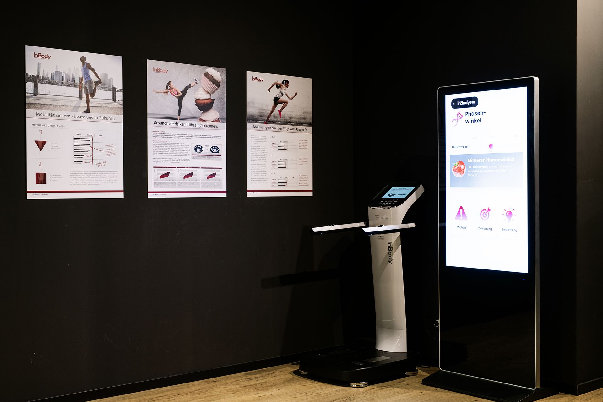 Kunde beim Personal Training an der HIT FIT Biofeedback-Maschine in Davos